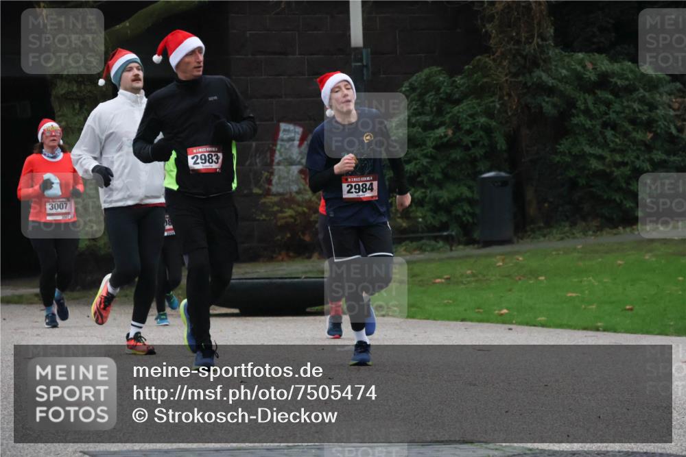 08.12.2024 - St. Pauli X-Mass-Run No. 14 Strokosch-Dieckow http://msf.ph/oto/7505474 08.12.2024 09:40:22 Laufen 3007, 3001, 2983, 2984 meine-sportfotos.de