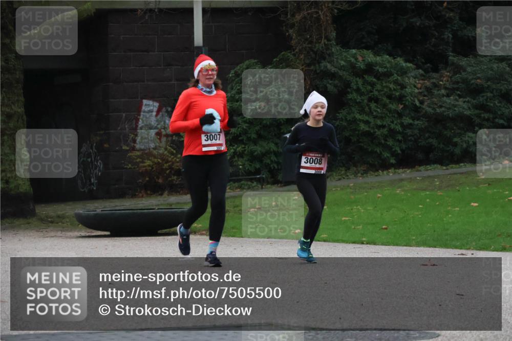 08.12.2024 - St. Pauli X-Mass-Run No. 14 Strokosch-Dieckow http://msf.ph/oto/7505500 08.12.2024 09:40:25 Laufen 3007, 3007, 3008 meine-sportfotos.de