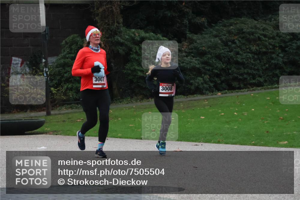 08.12.2024 - St. Pauli X-Mass-Run No. 14 Strokosch-Dieckow http://msf.ph/oto/7505504 08.12.2024 09:40:26 Laufen 3007, 3007, 3008, 3008 meine-sportfotos.de