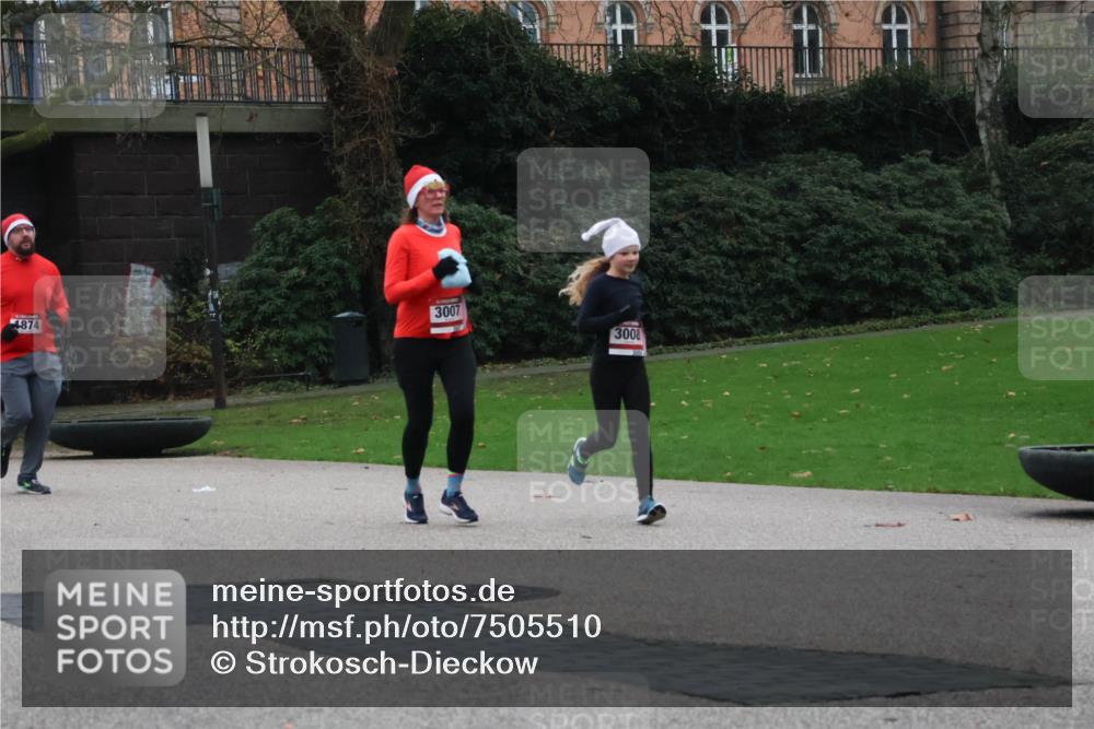 08.12.2024 - St. Pauli X-Mass-Run No. 14 Strokosch-Dieckow http://msf.ph/oto/7505510 08.12.2024 09:40:26 Laufen 4874, 3007, 3008 meine-sportfotos.de