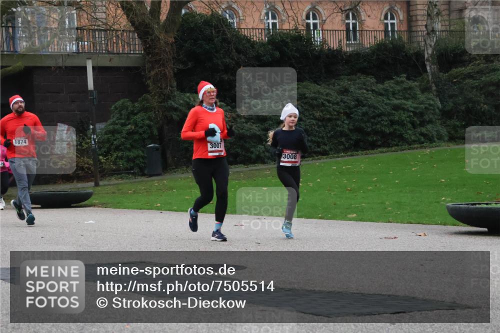 08.12.2024 - St. Pauli X-Mass-Run No. 14 Strokosch-Dieckow http://msf.ph/oto/7505514 08.12.2024 09:40:26 Laufen 29, 1874, 3007, 3008 meine-sportfotos.de