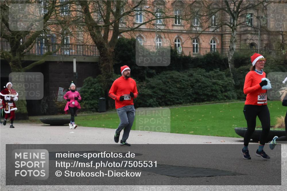 08.12.2024 - St. Pauli X-Mass-Run No. 14 Strokosch-Dieckow http://msf.ph/oto/7505531 08.12.2024 09:40:28 Laufen 874, 3007, 1393 meine-sportfotos.de