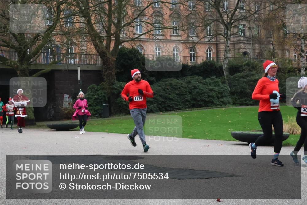 08.12.2024 - St. Pauli X-Mass-Run No. 14 Strokosch-Dieckow http://msf.ph/oto/7505534 08.12.2024 09:40:28 Laufen 2941, 1397, 1874, 30 meine-sportfotos.de