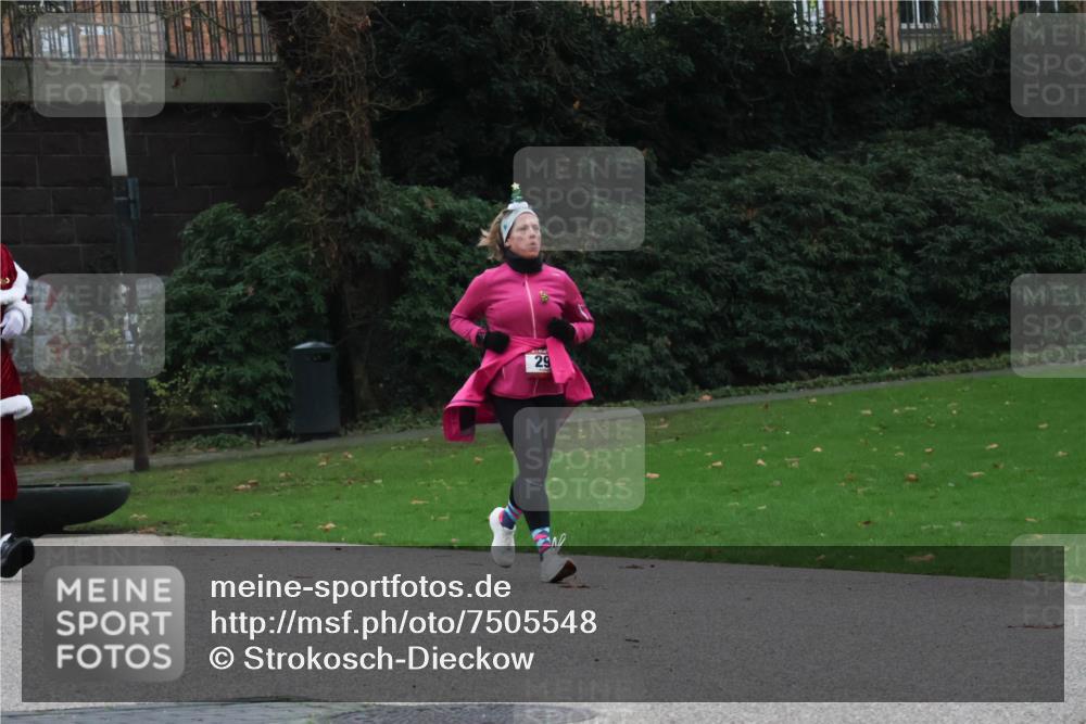 08.12.2024 - St. Pauli X-Mass-Run No. 14 Strokosch-Dieckow http://msf.ph/oto/7505548 08.12.2024 09:40:30 Laufen 29 meine-sportfotos.de