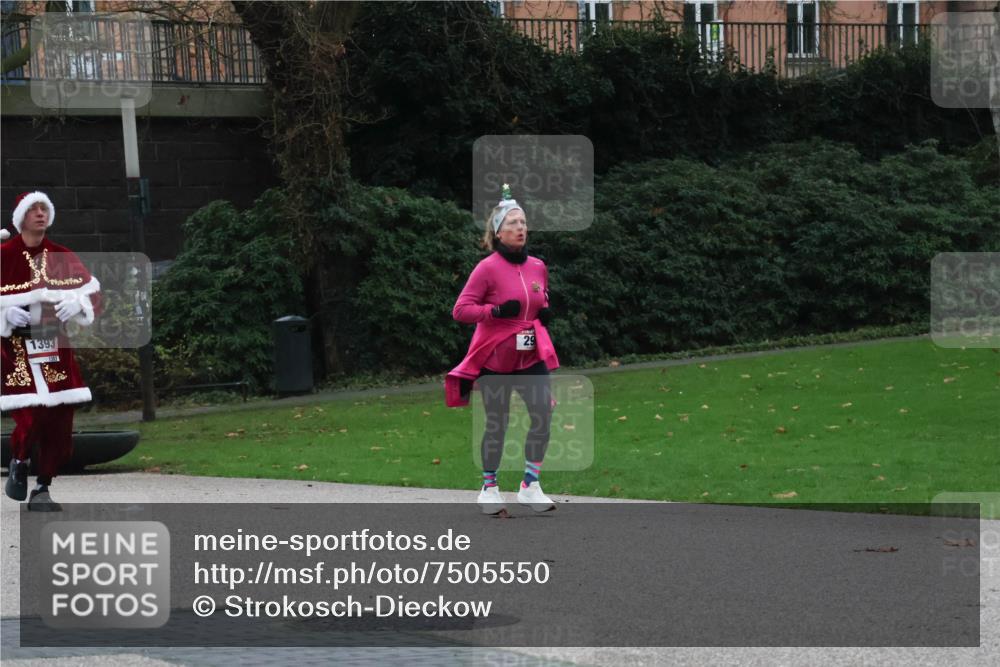 08.12.2024 - St. Pauli X-Mass-Run No. 14 Strokosch-Dieckow http://msf.ph/oto/7505550 08.12.2024 09:40:31 Laufen 1393, 29 meine-sportfotos.de