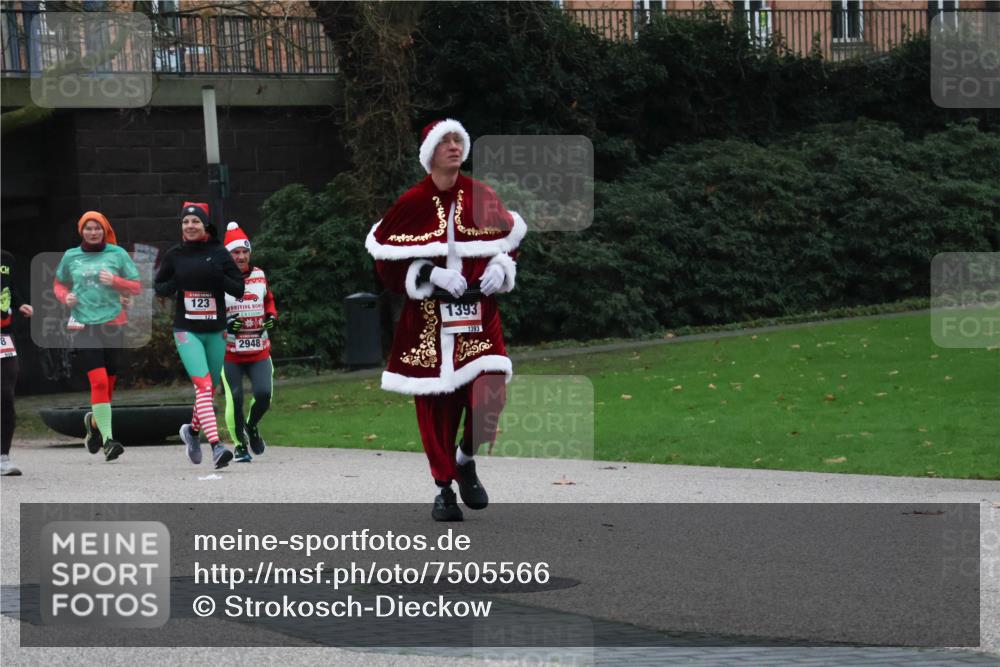 08.12.2024 - St. Pauli X-Mass-Run No. 14 Strokosch-Dieckow http://msf.ph/oto/7505566 08.12.2024 09:40:33 Laufen 123, 8, 123, 1393, 1393, 2948 meine-sportfotos.de