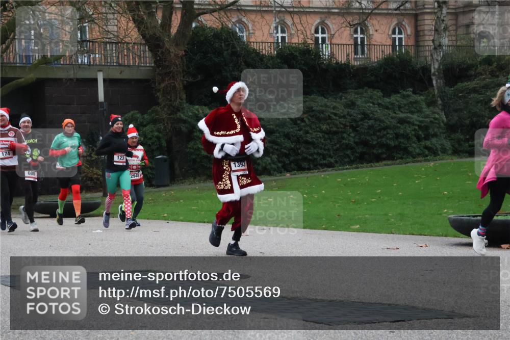 08.12.2024 - St. Pauli X-Mass-Run No. 14 Strokosch-Dieckow http://msf.ph/oto/7505569 08.12.2024 09:40:33 Laufen 174, 608, 123, 2948, 1393 meine-sportfotos.de