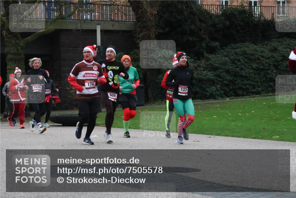 08.12.2024 - St. Pauli X-Mass-Run No. 14 Strokosch-Dieckow http://msf.ph/oto/7505578 08.12.2024 09:40:34 Laufen 604, 2696, 093, 174, 608, 123, 123 meine-sportfotos.de