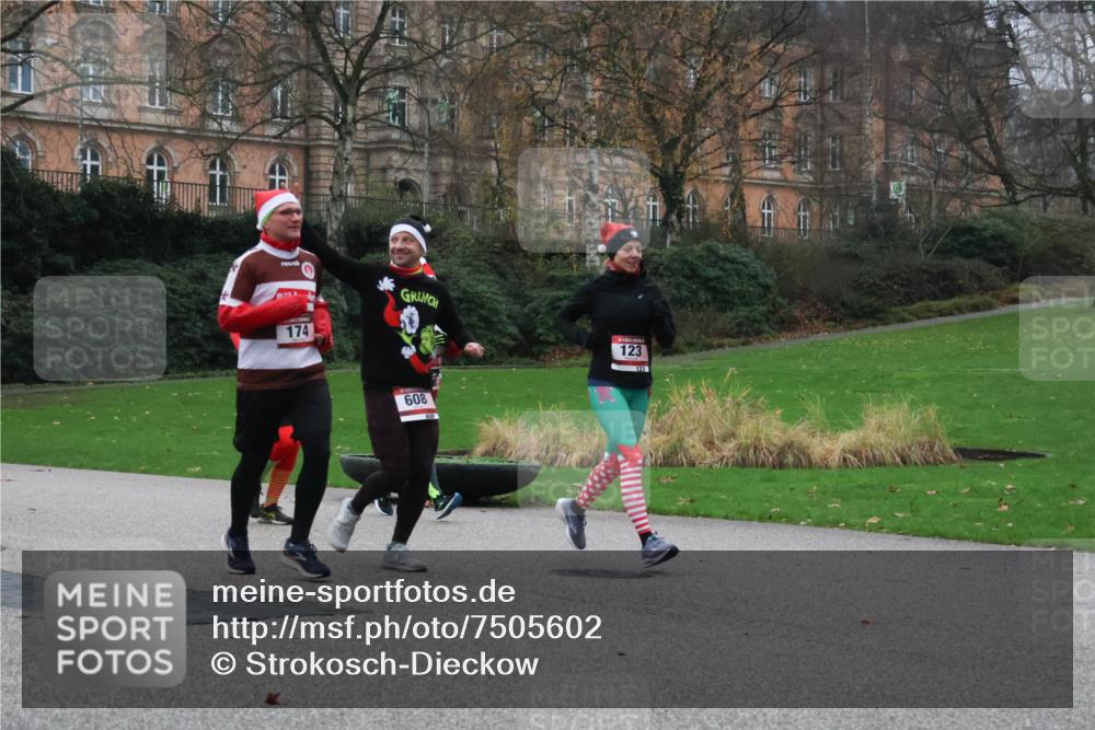 08.12.2024 - St. Pauli X-Mass-Run No. 14 Strokosch-Dieckow http://msf.ph/oto/7505602 08.12.2024 09:40:37 Laufen 174, 123, 123, 608 meine-sportfotos.de