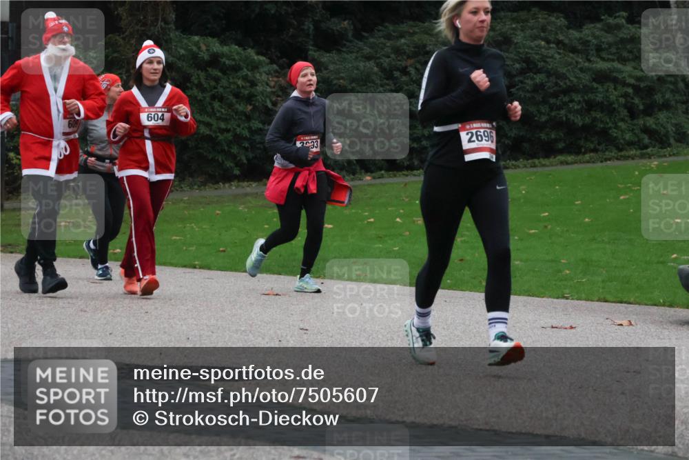 08.12.2024 - St. Pauli X-Mass-Run No. 14 Strokosch-Dieckow http://msf.ph/oto/7505607 08.12.2024 09:40:38 Laufen 609, 604, 2696, 2093 meine-sportfotos.de