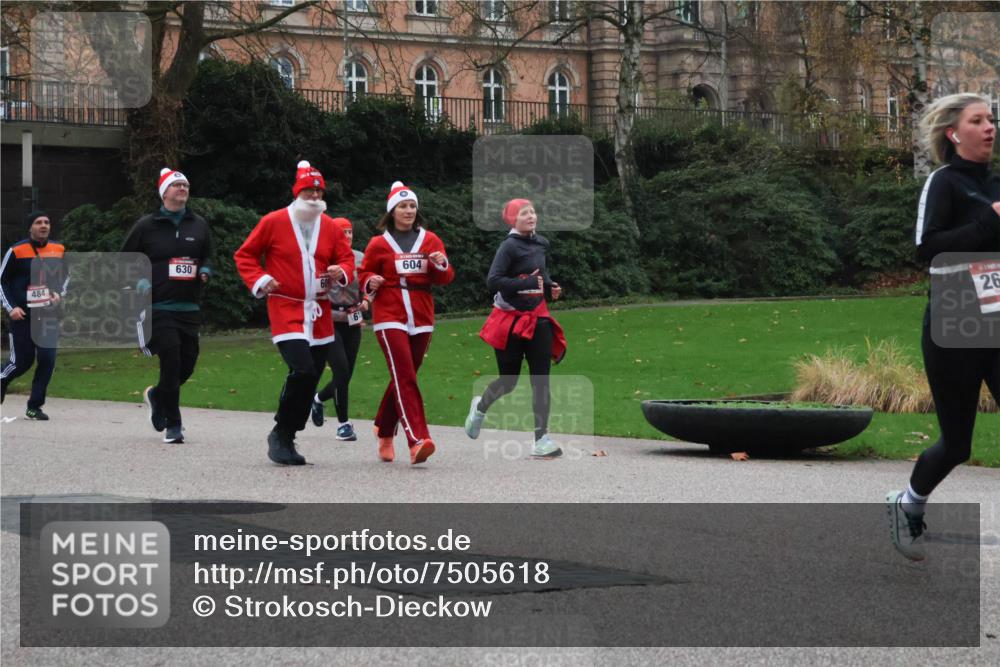 08.12.2024 - St. Pauli X-Mass-Run No. 14 Strokosch-Dieckow http://msf.ph/oto/7505618 08.12.2024 09:40:39 Laufen 630, 604, 484, 26 meine-sportfotos.de