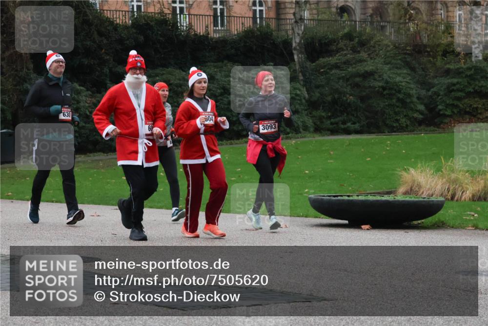 08.12.2024 - St. Pauli X-Mass-Run No. 14 Strokosch-Dieckow http://msf.ph/oto/7505620 08.12.2024 09:40:39 Laufen 630, 60, 04, 3093 meine-sportfotos.de