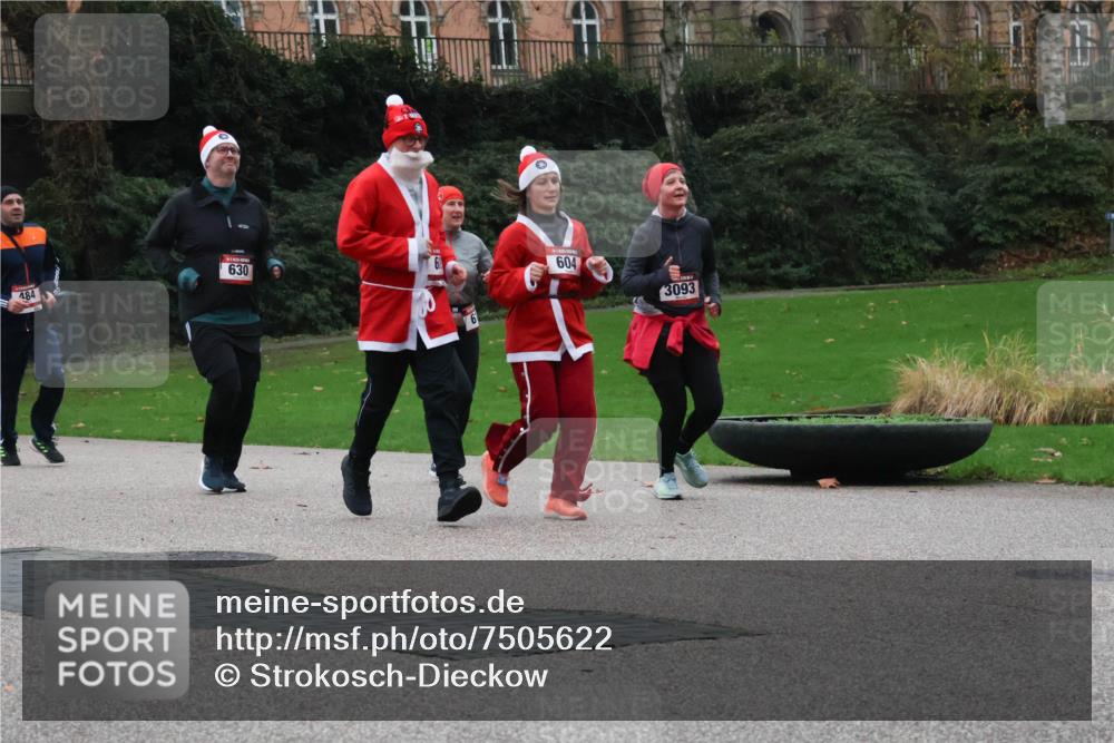 08.12.2024 - St. Pauli X-Mass-Run No. 14 Strokosch-Dieckow http://msf.ph/oto/7505622 08.12.2024 09:40:39 Laufen 630, 604, 484, 3093 meine-sportfotos.de