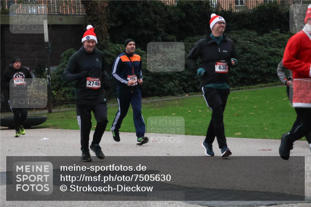 08.12.2024 - St. Pauli X-Mass-Run No. 14 Strokosch-Dieckow http://msf.ph/oto/7505630 08.12.2024 09:40:40 Laufen 1870, 2746, 194, 630 meine-sportfotos.de
