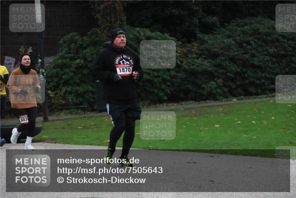08.12.2024 - St. Pauli X-Mass-Run No. 14 Strokosch-Dieckow http://msf.ph/oto/7505643 08.12.2024 09:40:42 Laufen 3039, 1870 meine-sportfotos.de