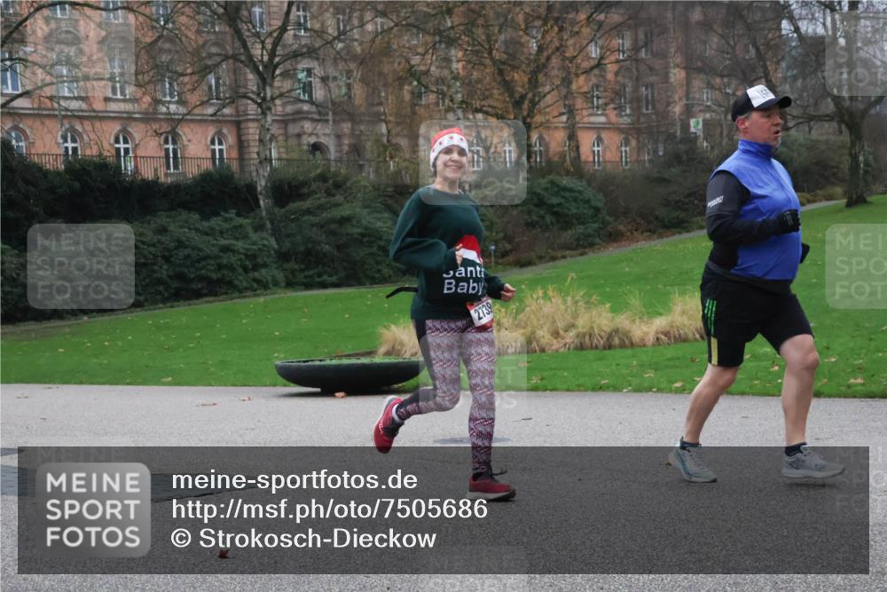 08.12.2024 - St. Pauli X-Mass-Run No. 14 Strokosch-Dieckow http://msf.ph/oto/7505686 08.12.2024 09:40:50 Laufen 2739 meine-sportfotos.de
