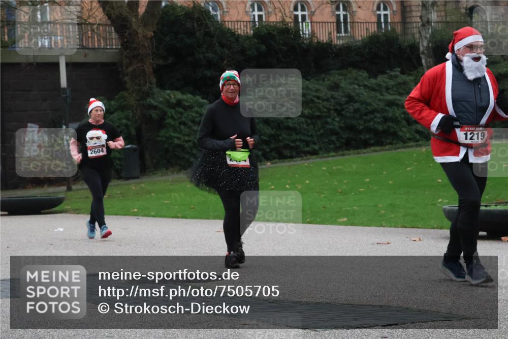 08.12.2024 - St. Pauli X-Mass-Run No. 14 Strokosch-Dieckow http://msf.ph/oto/7505705 08.12.2024 09:40:53 Laufen 2604, 1219 meine-sportfotos.de