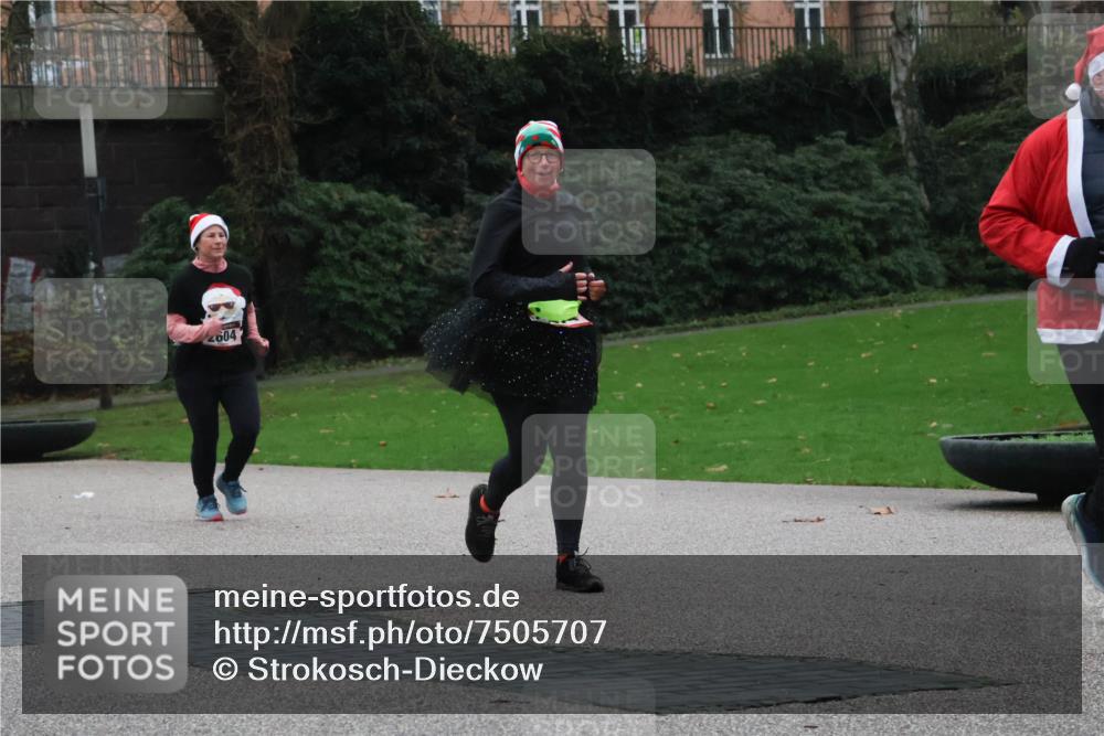 08.12.2024 - St. Pauli X-Mass-Run No. 14 Strokosch-Dieckow http://msf.ph/oto/7505707 08.12.2024 09:40:53 Laufen 2604 meine-sportfotos.de