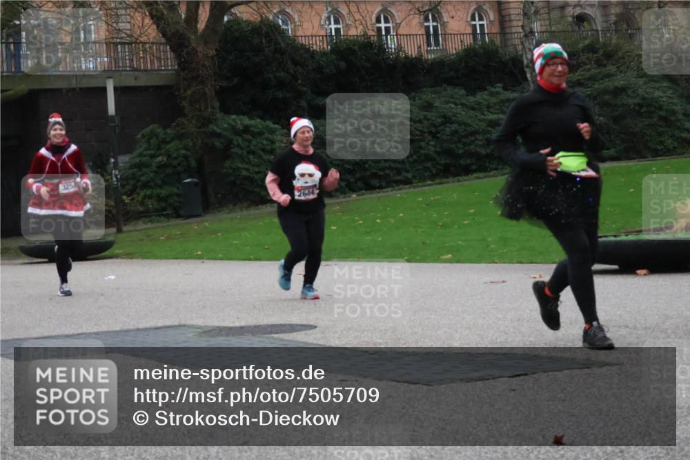 08.12.2024 - St. Pauli X-Mass-Run No. 14 Strokosch-Dieckow http://msf.ph/oto/7505709 08.12.2024 09:40:54 Laufen 3254, 2604 meine-sportfotos.de