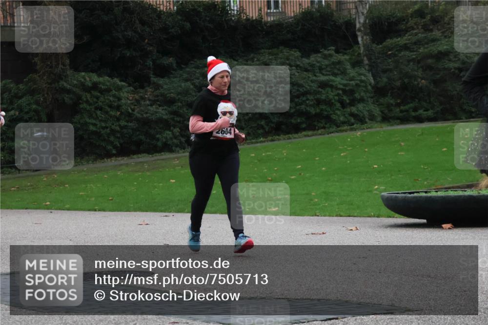 08.12.2024 - St. Pauli X-Mass-Run No. 14 Strokosch-Dieckow http://msf.ph/oto/7505713 08.12.2024 09:40:55 Laufen 2604 meine-sportfotos.de