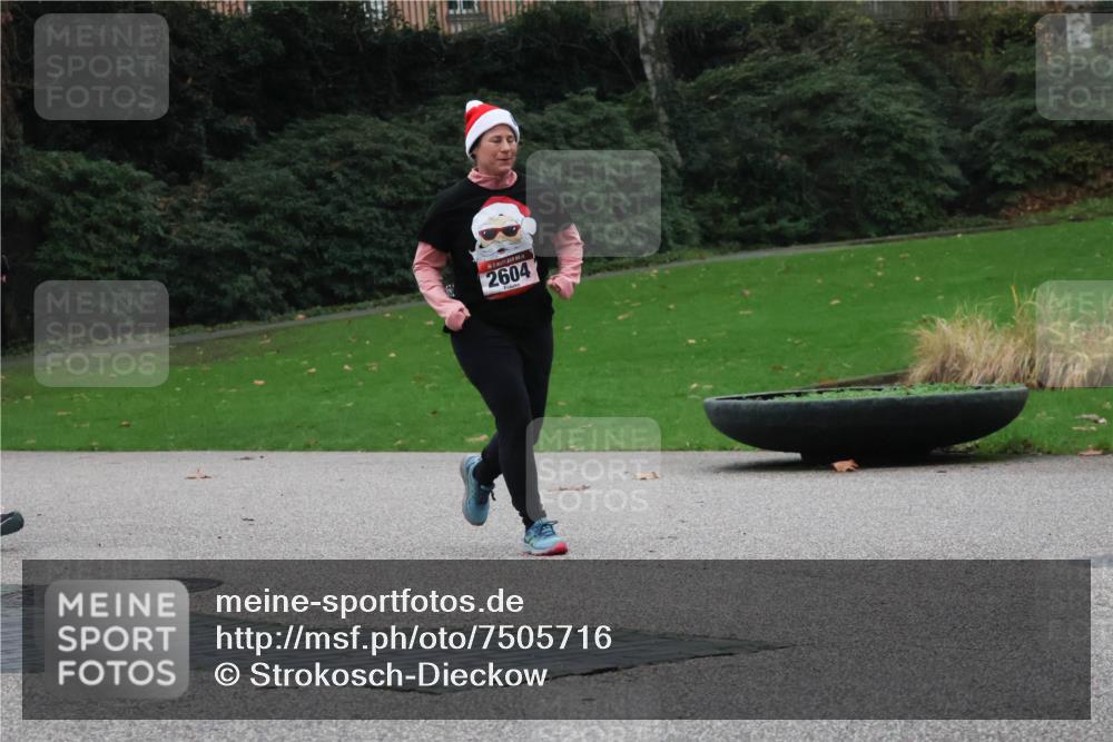 08.12.2024 - St. Pauli X-Mass-Run No. 14 Strokosch-Dieckow http://msf.ph/oto/7505716 08.12.2024 09:40:55 Laufen 2604 meine-sportfotos.de