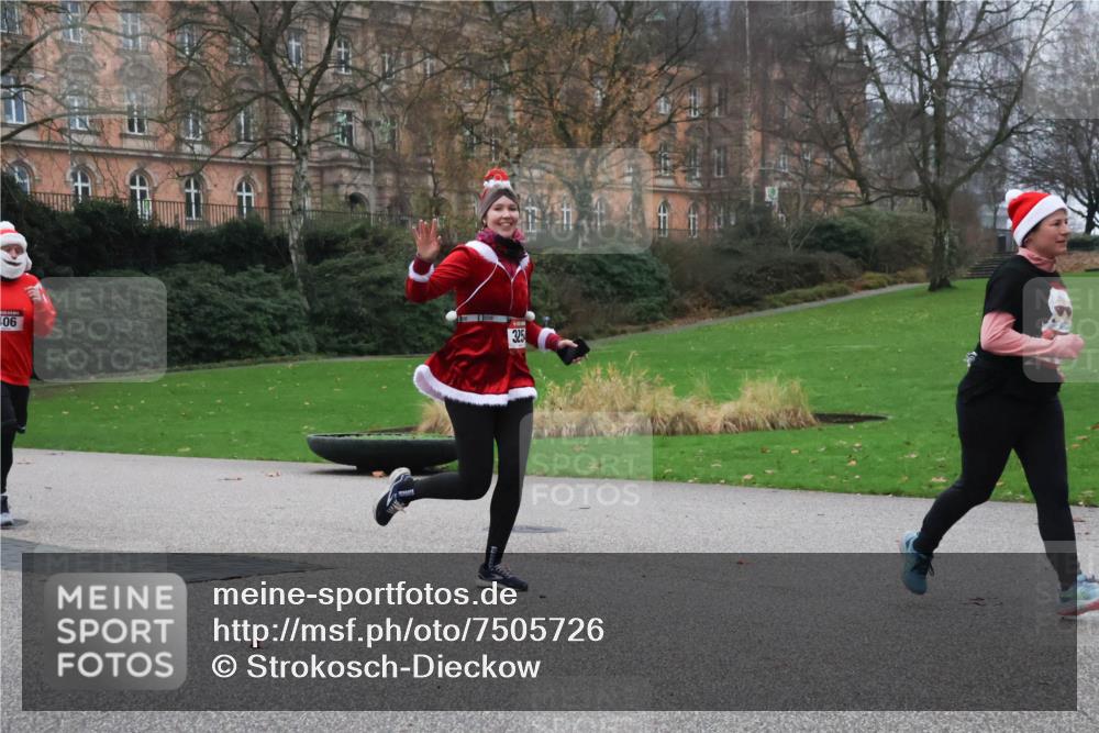 08.12.2024 - St. Pauli X-Mass-Run No. 14 Strokosch-Dieckow http://msf.ph/oto/7505726 08.12.2024 09:40:58 Laufen 901, 325 meine-sportfotos.de