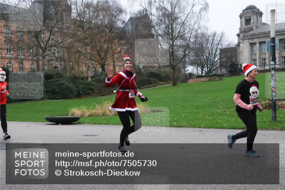 08.12.2024 - St. Pauli X-Mass-Run No. 14 Strokosch-Dieckow http://msf.ph/oto/7505730 08.12.2024 09:40:58 Laufen 06, 325, 2604 meine-sportfotos.de