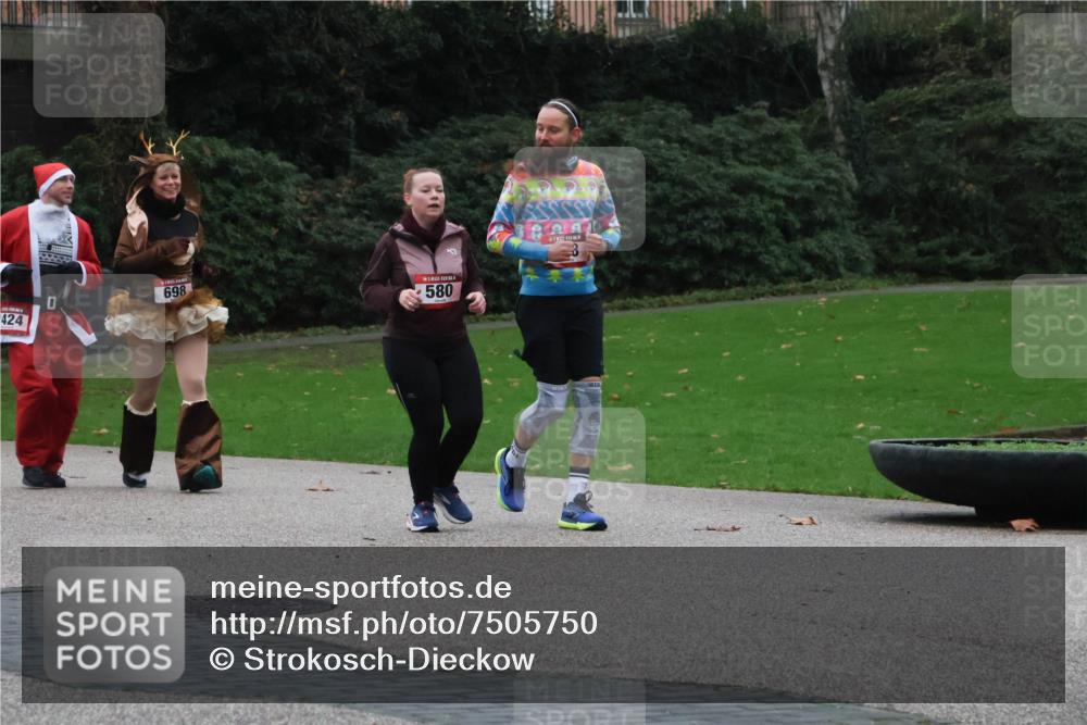 08.12.2024 - St. Pauli X-Mass-Run No. 14 Strokosch-Dieckow http://msf.ph/oto/7505750 08.12.2024 09:41:01 Laufen 424, 0, 698, 580 meine-sportfotos.de