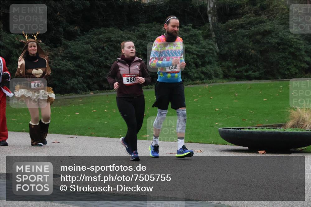 08.12.2024 - St. Pauli X-Mass-Run No. 14 Strokosch-Dieckow http://msf.ph/oto/7505755 08.12.2024 09:41:02 Laufen 698, 1, 580, 588 meine-sportfotos.de