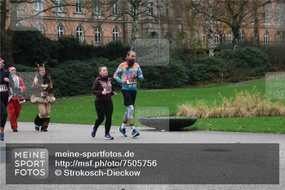 08.12.2024 - St. Pauli X-Mass-Run No. 14 Strokosch-Dieckow http://msf.ph/oto/7505756 08.12.2024 09:41:02 Laufen 713, 698, 580, 588 meine-sportfotos.de