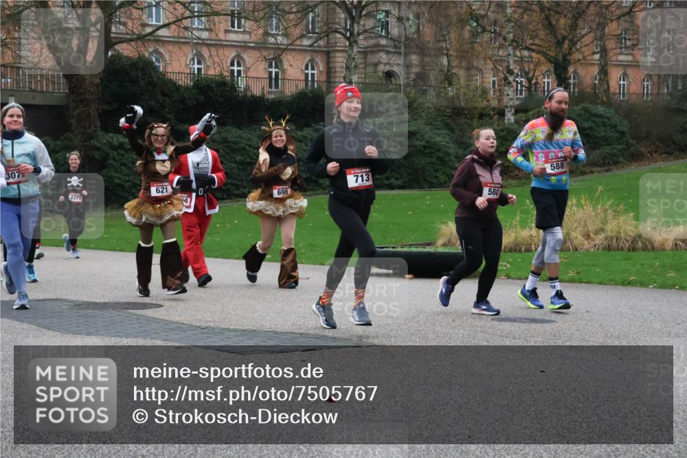 08.12.2024 - St. Pauli X-Mass-Run No. 14 Strokosch-Dieckow http://msf.ph/oto/7505767 08.12.2024 09:41:04 Laufen 307, 2371, 621, 713, 698, 580, 588 meine-sportfotos.de