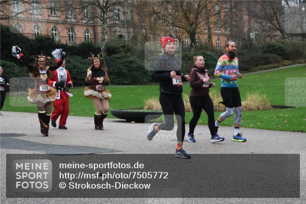 08.12.2024 - St. Pauli X-Mass-Run No. 14 Strokosch-Dieckow http://msf.ph/oto/7505772 08.12.2024 09:41:04 Laufen 713, 580, 621, 698, 371 meine-sportfotos.de