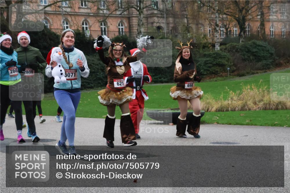 08.12.2024 - St. Pauli X-Mass-Run No. 14 Strokosch-Dieckow http://msf.ph/oto/7505779 08.12.2024 09:41:05 Laufen 2808, 2809, 3071, 621, 698, 0 meine-sportfotos.de