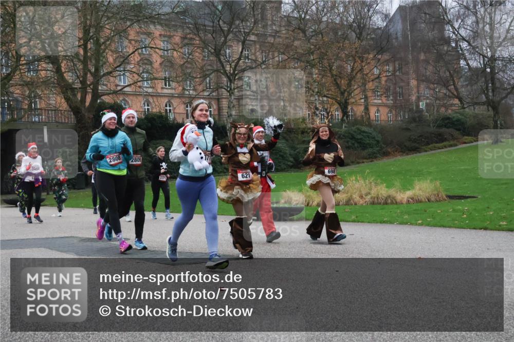 08.12.2024 - St. Pauli X-Mass-Run No. 14 Strokosch-Dieckow http://msf.ph/oto/7505783 08.12.2024 09:41:05 Laufen 2808, 2809, 2371, 621, 698 meine-sportfotos.de