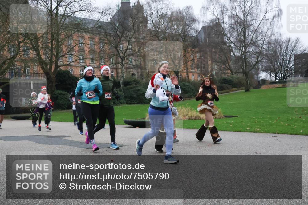 08.12.2024 - St. Pauli X-Mass-Run No. 14 Strokosch-Dieckow http://msf.ph/oto/7505790 08.12.2024 09:41:06 Laufen 2808, 280, 698, 118 meine-sportfotos.de