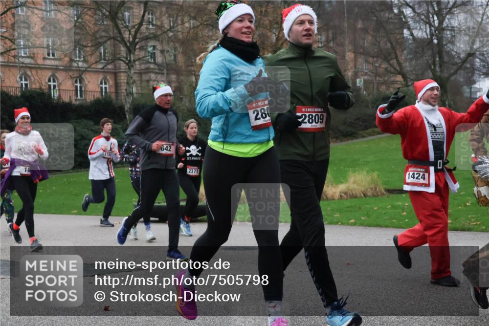 08.12.2024 - St. Pauli X-Mass-Run No. 14 Strokosch-Dieckow http://msf.ph/oto/7505798 08.12.2024 09:41:07 Laufen 18, 178, 642, 2371, 280, 2809, 1424, 0 meine-sportfotos.de