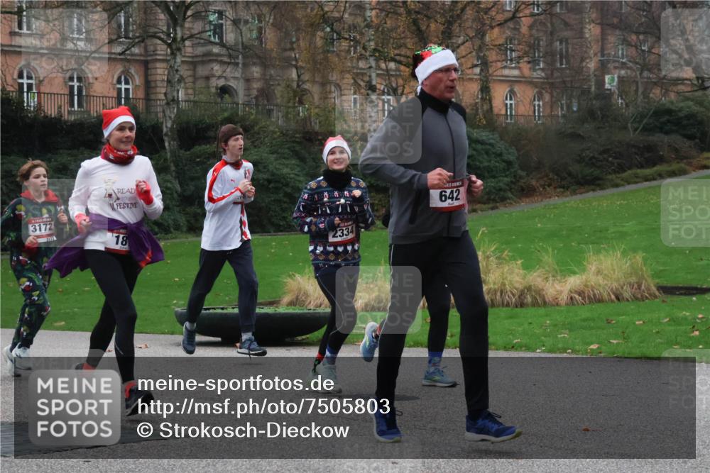 08.12.2024 - St. Pauli X-Mass-Run No. 14 Strokosch-Dieckow http://msf.ph/oto/7505803 08.12.2024 09:41:08 Laufen 3172, 3172, 18, 2334, 642 meine-sportfotos.de