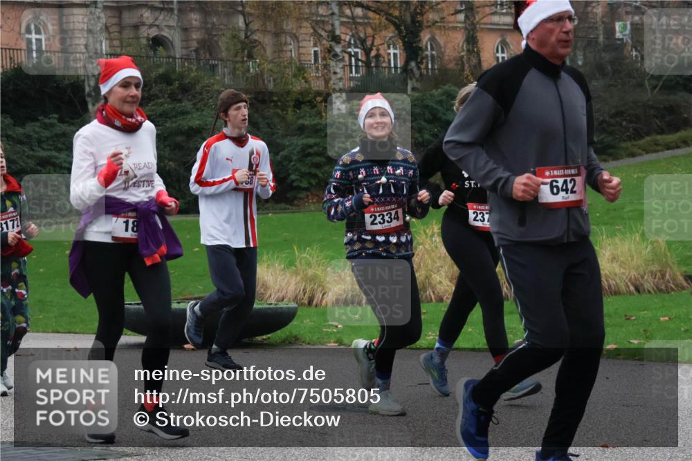 08.12.2024 - St. Pauli X-Mass-Run No. 14 Strokosch-Dieckow http://msf.ph/oto/7505805 08.12.2024 09:41:08 Laufen 3172, 18, 2334, 237, 642 meine-sportfotos.de