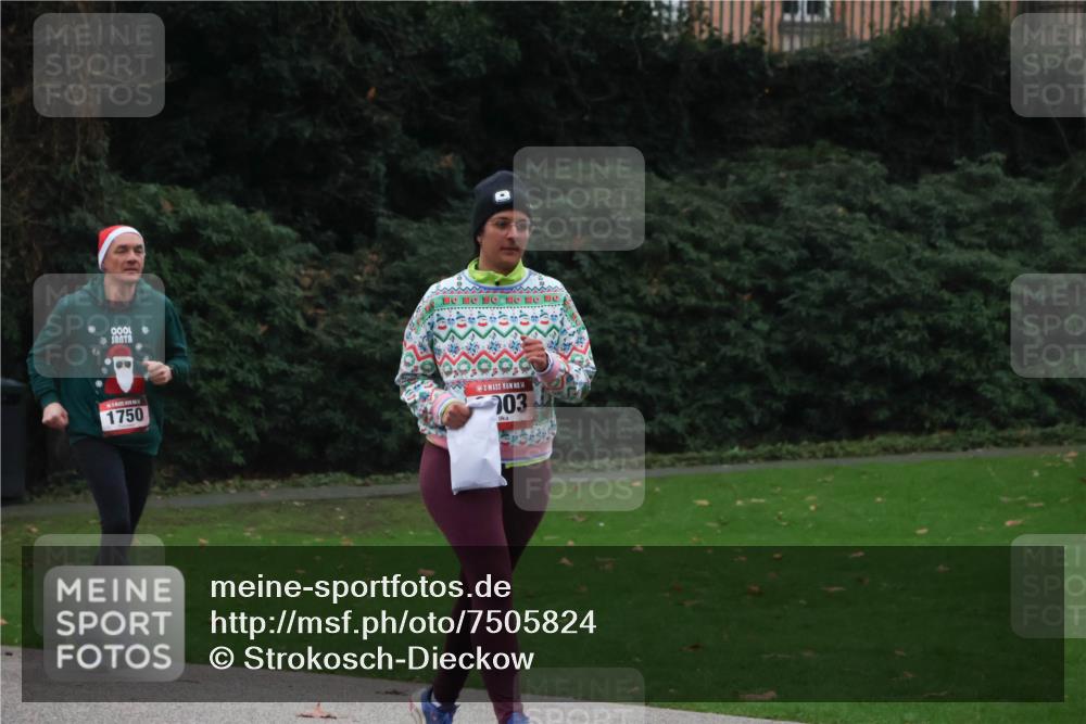 08.12.2024 - St. Pauli X-Mass-Run No. 14 Strokosch-Dieckow http://msf.ph/oto/7505824 08.12.2024 09:41:10 Laufen 1000, 1750, 14, 03 meine-sportfotos.de