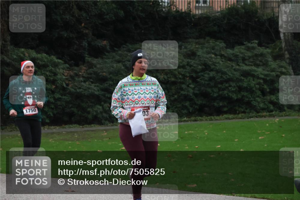 08.12.2024 - St. Pauli X-Mass-Run No. 14 Strokosch-Dieckow http://msf.ph/oto/7505825 08.12.2024 09:41:10 Laufen 000, 1750, 14, 03 meine-sportfotos.de