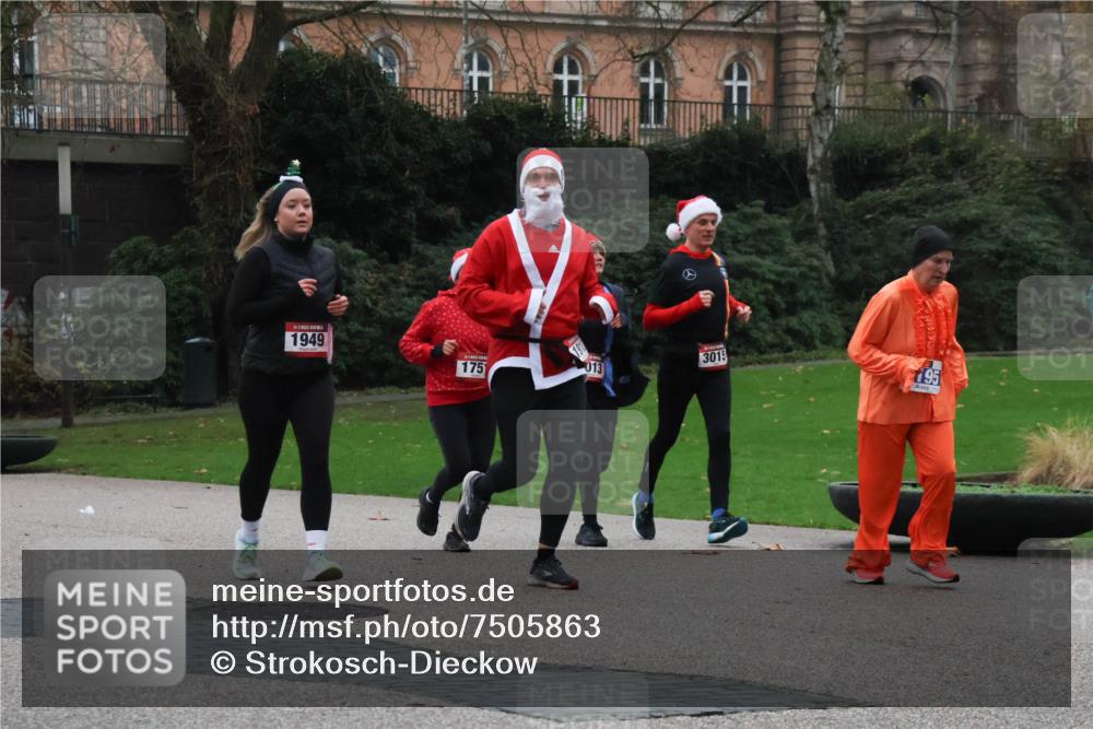 08.12.2024 - St. Pauli X-Mass-Run No. 14 Strokosch-Dieckow http://msf.ph/oto/7505863 08.12.2024 09:41:14 Laufen 1949, 3015, 175, 013, 95 meine-sportfotos.de