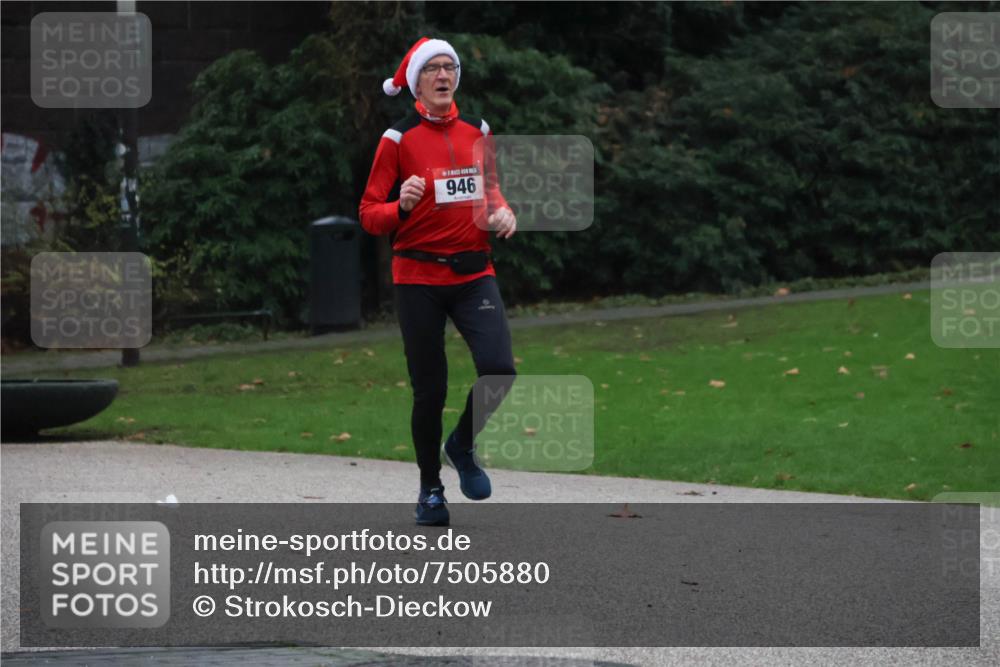 08.12.2024 - St. Pauli X-Mass-Run No. 14 Strokosch-Dieckow http://msf.ph/oto/7505880 08.12.2024 09:41:17 Laufen 946 meine-sportfotos.de