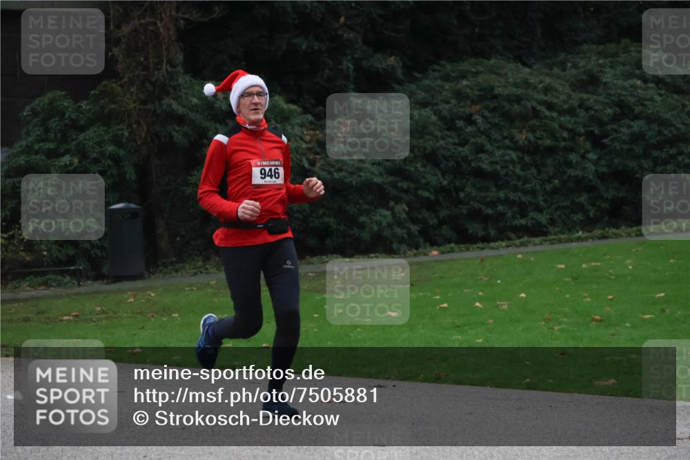 08.12.2024 - St. Pauli X-Mass-Run No. 14 Strokosch-Dieckow http://msf.ph/oto/7505881 08.12.2024 09:41:17 Laufen 946 meine-sportfotos.de