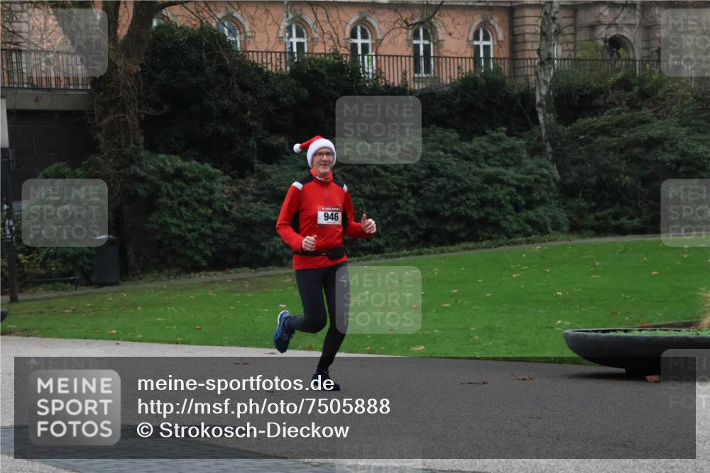 08.12.2024 - St. Pauli X-Mass-Run No. 14 Strokosch-Dieckow http://msf.ph/oto/7505888 08.12.2024 09:41:18 Laufen 946 meine-sportfotos.de