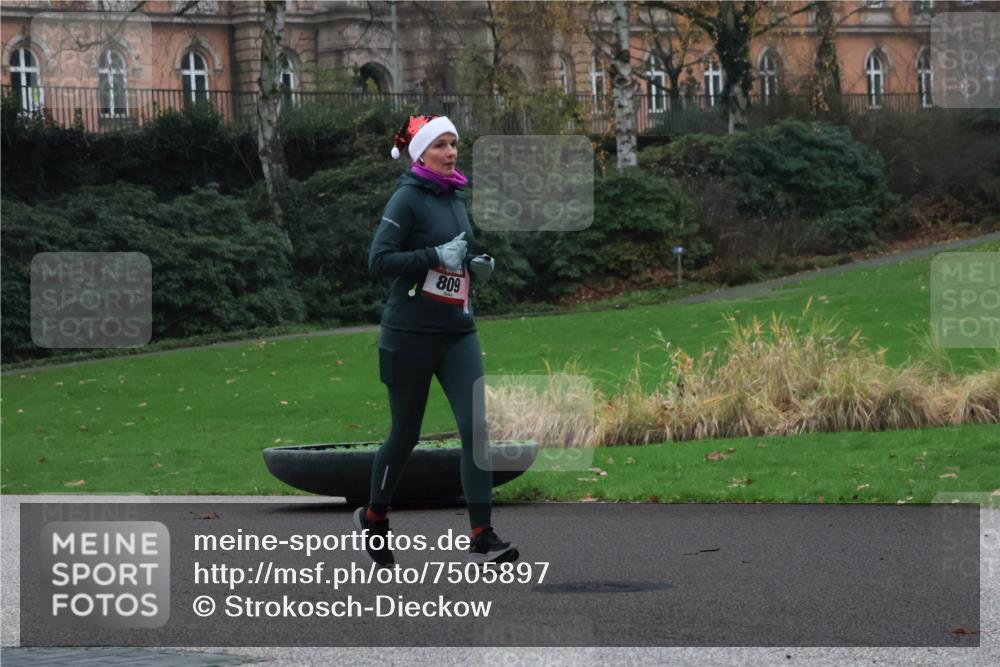 08.12.2024 - St. Pauli X-Mass-Run No. 14 Strokosch-Dieckow http://msf.ph/oto/7505897 08.12.2024 09:41:22 Laufen 809 meine-sportfotos.de