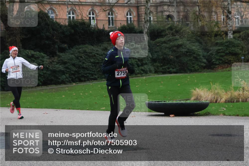 08.12.2024 - St. Pauli X-Mass-Run No. 14 Strokosch-Dieckow http://msf.ph/oto/7505903 08.12.2024 09:41:23 Laufen 2937, 2759 meine-sportfotos.de