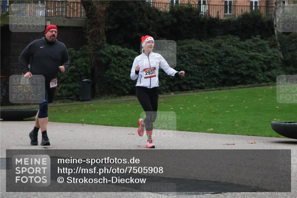 08.12.2024 - St. Pauli X-Mass-Run No. 14 Strokosch-Dieckow http://msf.ph/oto/7505908 08.12.2024 09:41:24 Laufen 178, 2937 meine-sportfotos.de
