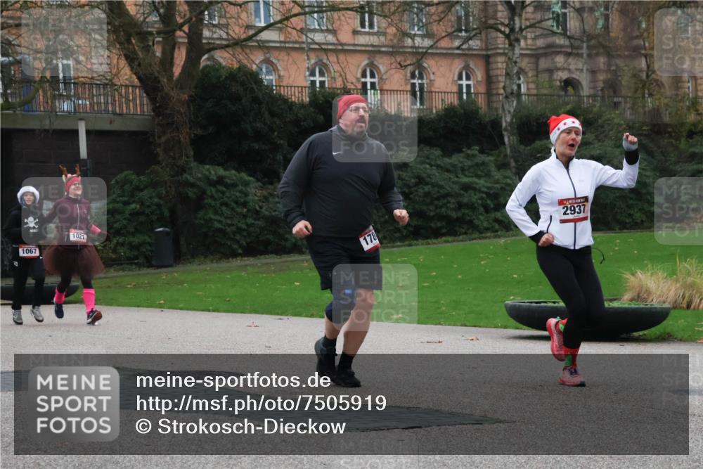 08.12.2024 - St. Pauli X-Mass-Run No. 14 Strokosch-Dieckow http://msf.ph/oto/7505919 08.12.2024 09:41:26 Laufen 1021, 1067, 178, 2937 meine-sportfotos.de