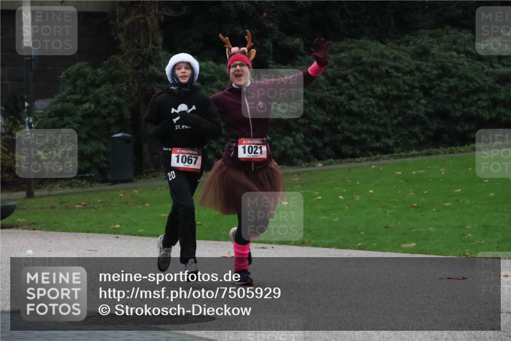 08.12.2024 - St. Pauli X-Mass-Run No. 14 Strokosch-Dieckow http://msf.ph/oto/7505929 08.12.2024 09:41:27 Laufen 20, 1067, 1021 meine-sportfotos.de