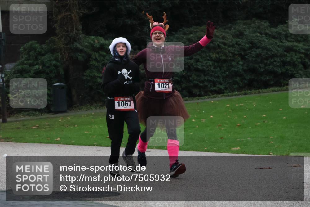 08.12.2024 - St. Pauli X-Mass-Run No. 14 Strokosch-Dieckow http://msf.ph/oto/7505932 08.12.2024 09:41:28 Laufen 1021, 14, 1067, 20, 20 meine-sportfotos.de